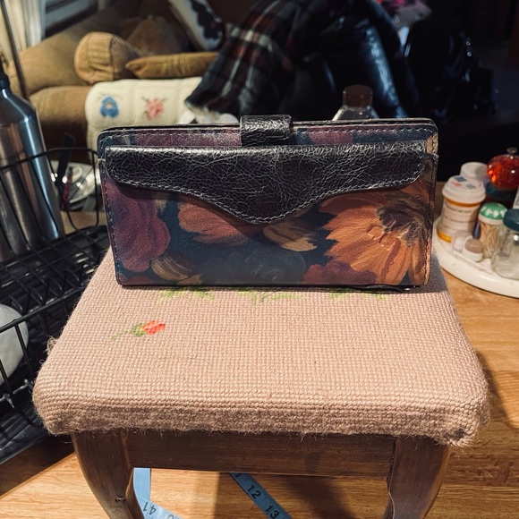 Patricia Nash Wallet (Peruvian Pai ting Pattern - Picture 13 of 15